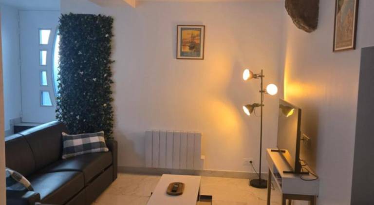 House with garden & barbecue in Dinan