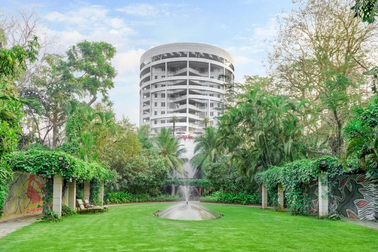 Apart hotel  Cusrow Baug Colony