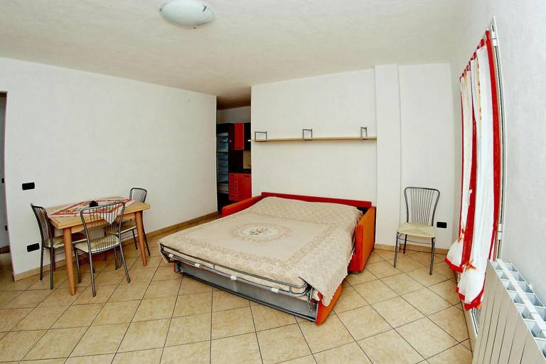 Lovely rental apartment with patio, yard & pool | Pets are welcome — photo 5