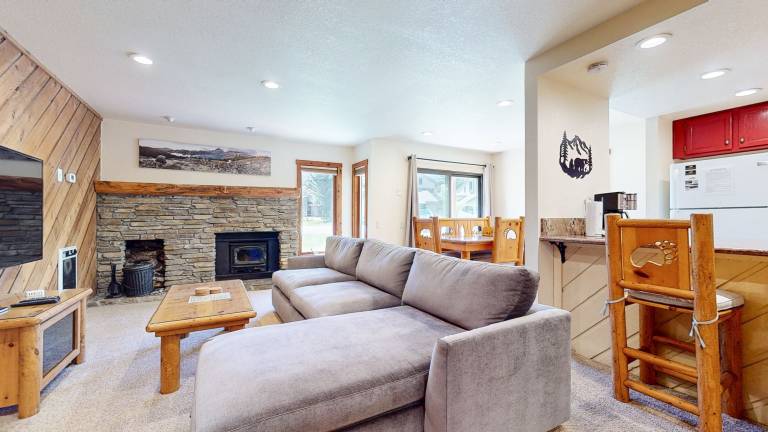 Fully equipped nice condo with jacuzzi & sauna | Mountain view | Pets allowed in Mammoth Lakes, CA