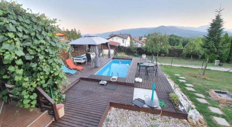 Rental apartment with hot tub & pool — photo 4