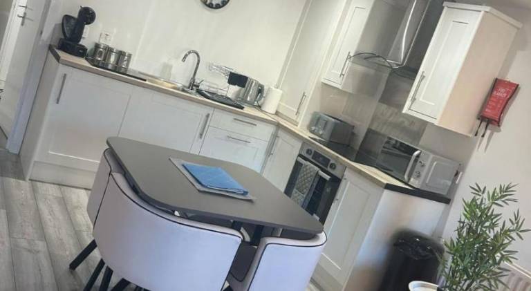 4 star Rating 2 bed Newly renovated city apartment with free parking — photo 3