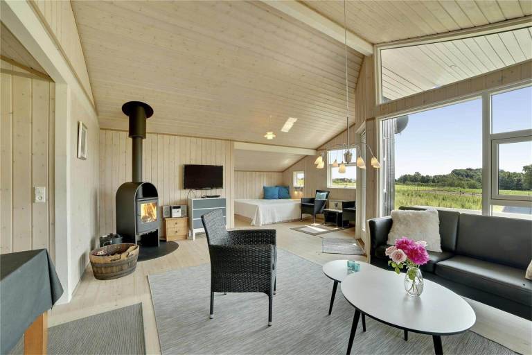 Vacation home with hot tub, sauna & BBQ — photo 4