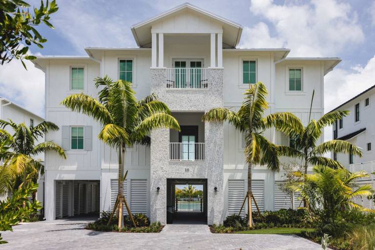 Children-friendly vacation home with grill, fast internet & yard | Sea view | Pet-friendly in Key West, FL
