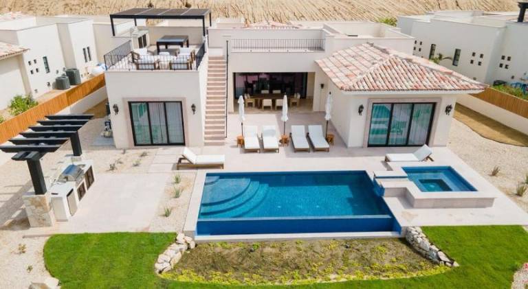 Villa with pool — photo 3