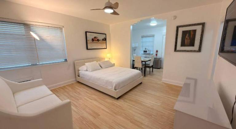 Cozy 1BR Beach Apartment Walk to Miami Beach in Miami Beach, FL