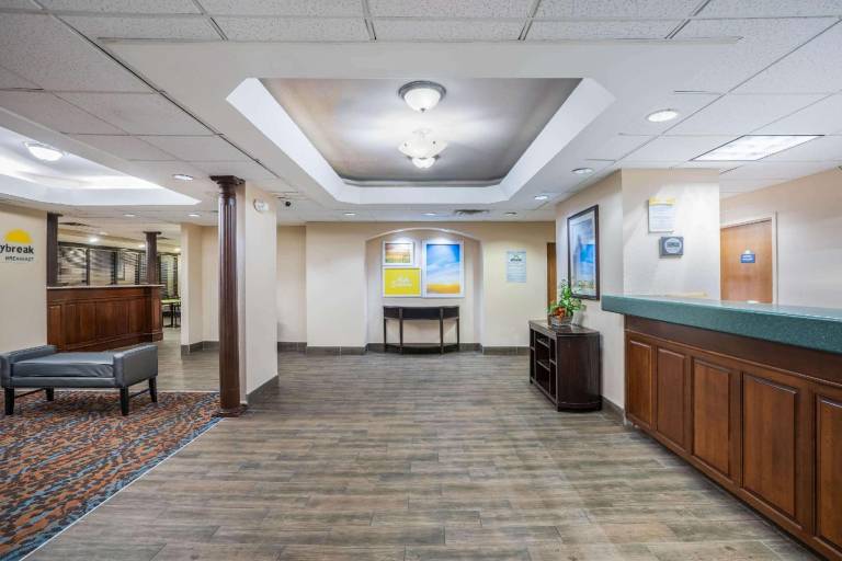 Days Inn by Wyndham Clarksville North — photo 5