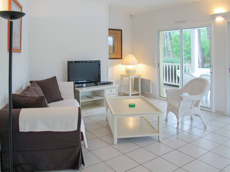 Fully equipped wonderful house with BBQ, patio & private pool | Pets allowed — photo 4
