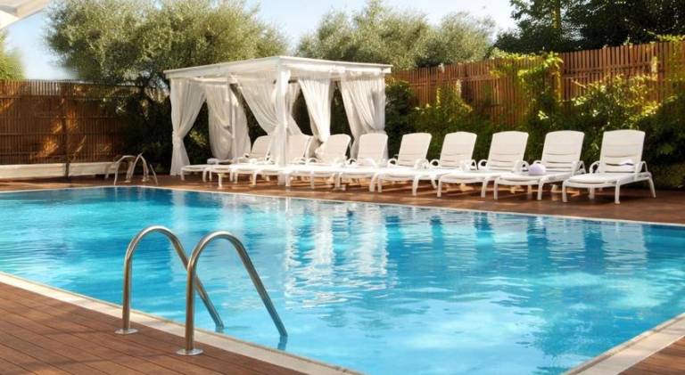 Apartment with pool & terrace in Rimini