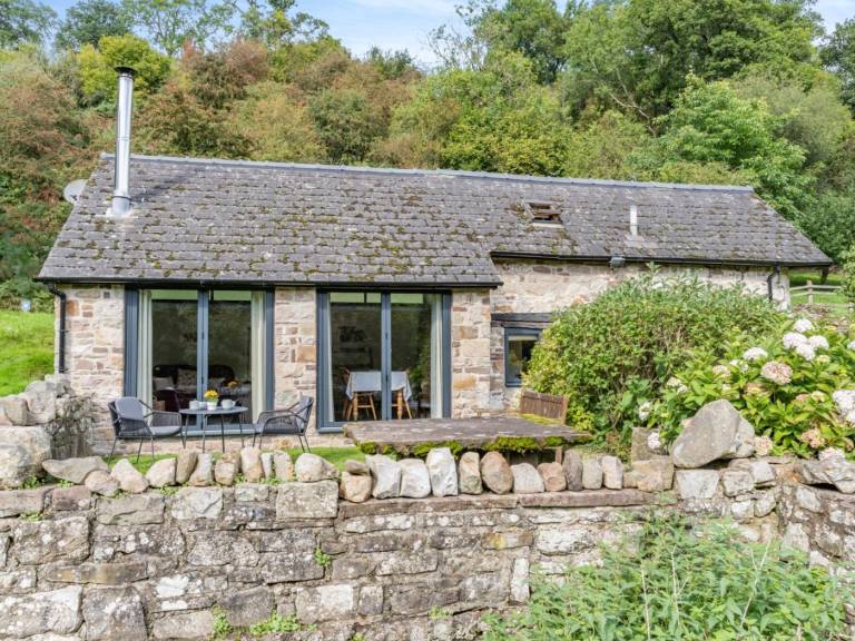 Cottage with garden & BBQ — photo 2