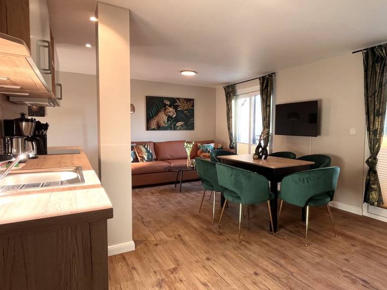 Moderne Ferienwohnung Ostwind mit Balkon, strandnah und hundefreundlich in Groemitz