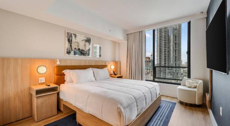 Lovely rental apartment with pool | Next to Bayside Marketplace | Pets are welcome in Miami, FL