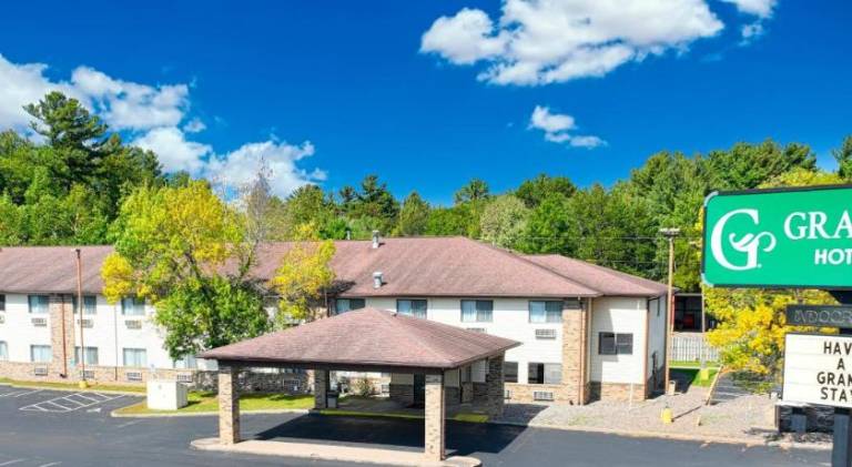 GrandStay Hotel & Suites Minocqua — photo 5
