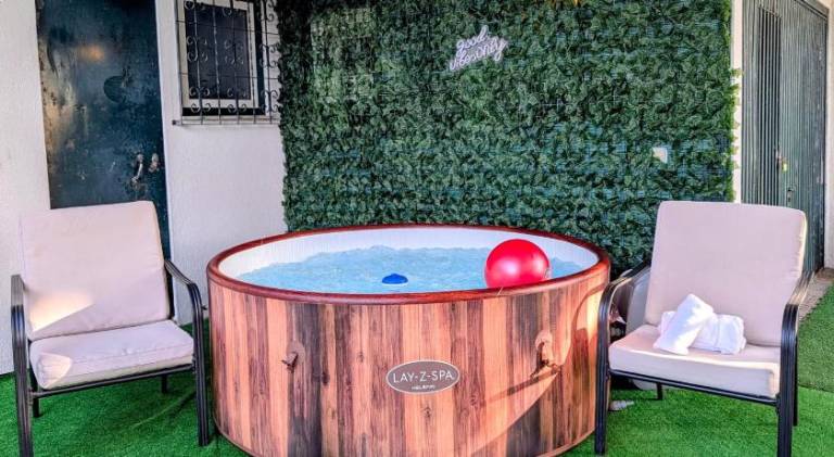 House with patio, yard & jacuzzi | Suitable for remote work | Pets allowed — photo 2