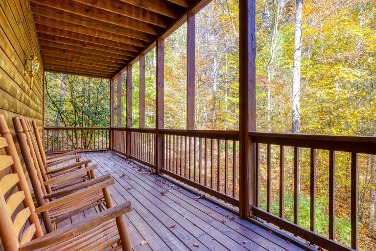 Family-friendly cabin with BBQ, pool & hot tub | Mountain view | Pets are welcome — photo 3