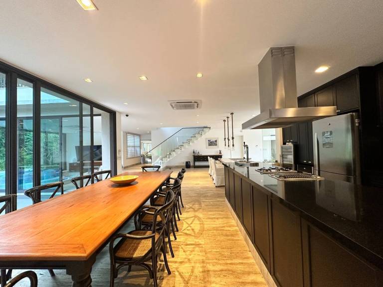 Family-friendly charming house with barbeque, yard & private pool | Pet-friendly — photo 2
