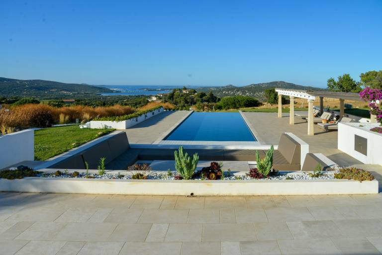 Child-friendly pleasant vacation home with patio, private pool & BBQ | Sea view | Pets are welcome — photo 2