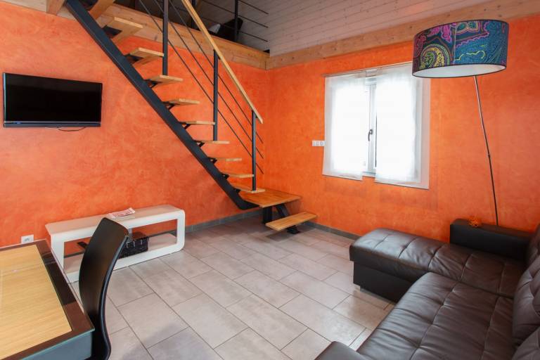 Family-friendly chalet with yard, barbecue & patio | Mountain view | Pets are welcome — photo 5