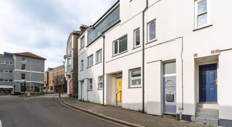Stunning new 4 bed Penzance town Loft with parking — photo 5