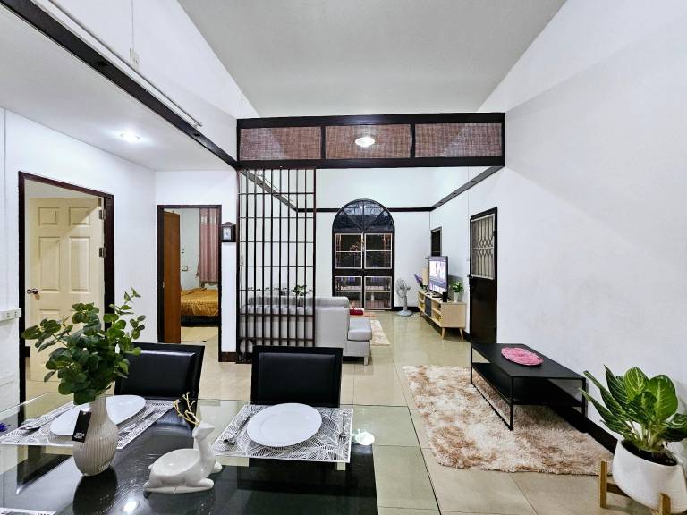 Pleasant villa with garden & grill | Perfect for remote work | Pets allowed — photo 3