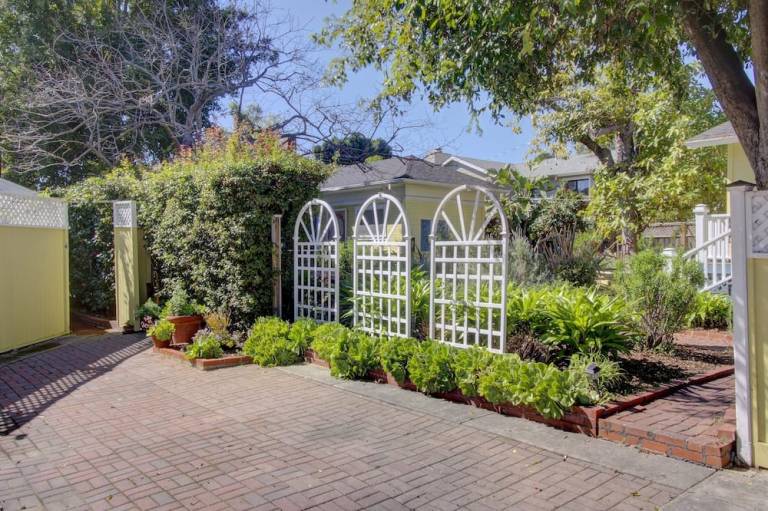 Secret Garden Inn and Cottages