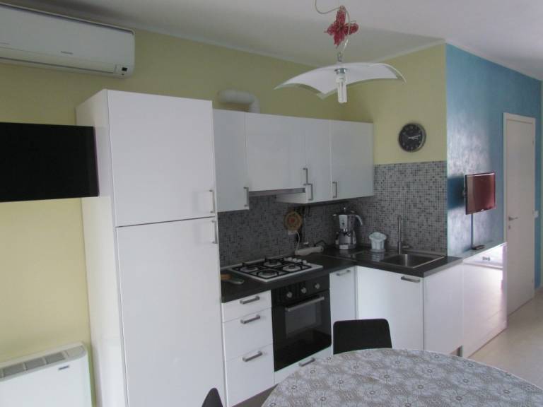 Rental apartment with yard & terrace — photo 2