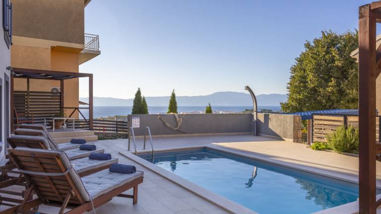 Villa with garden, BBQ & private pool — photo 2