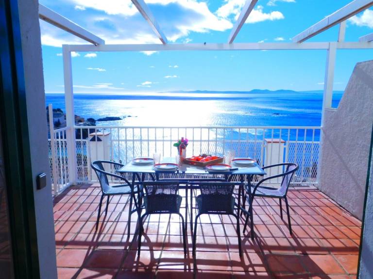 Vacation home with patio & yard | Close to the beach | Dogs allowed — photo 5