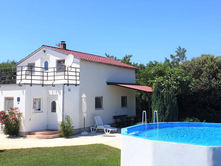 House with private pool, patio & BBQ — photo 3