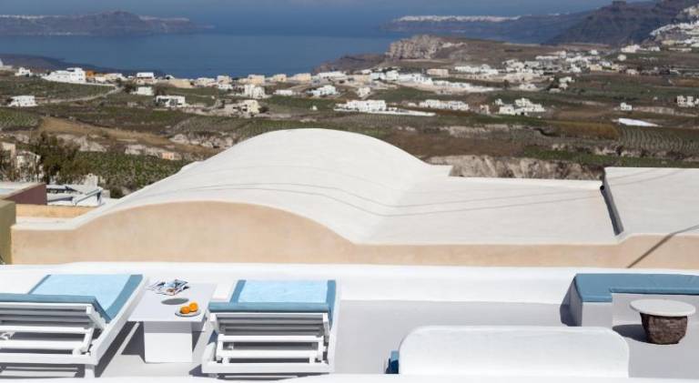 Wonderful villa with patio & hot tub | Good for workation | Pet-friendly in Santorini