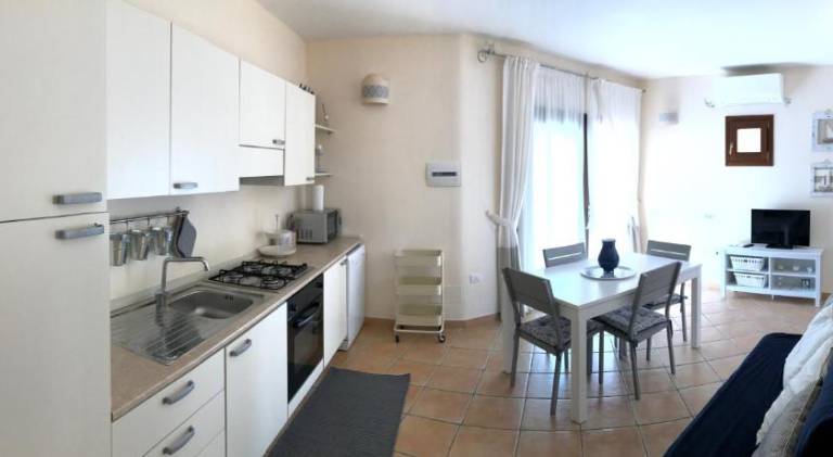 Serviced apartment with patio & yard — photo 3