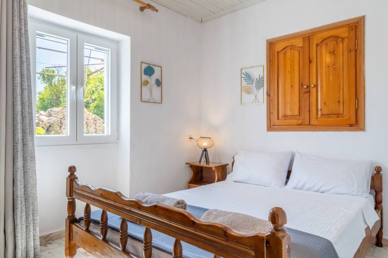 Apartment 'Ambelaki' with Sea View, Private Garden and Wi-Fi in Paxos