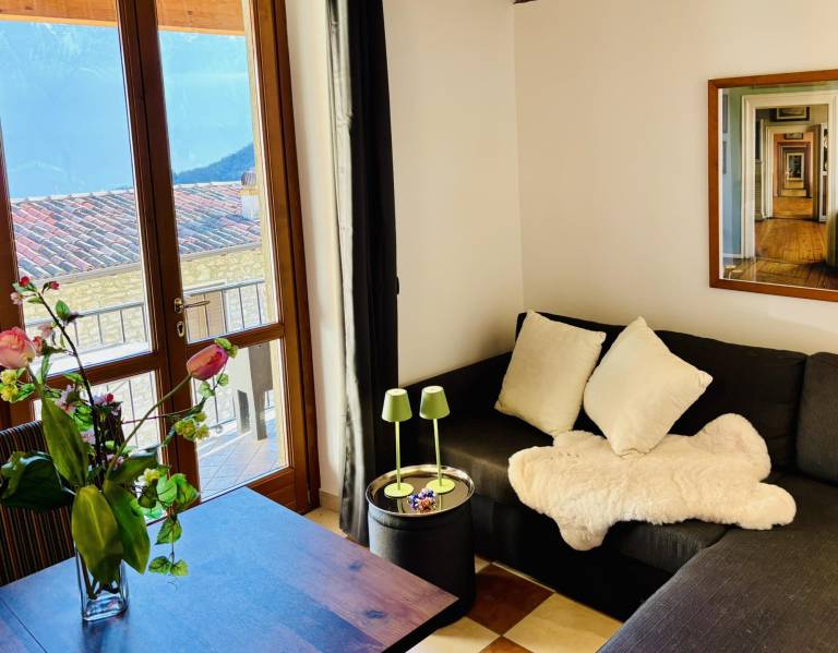 Beautiful holiday apartment with barbeque & pool | Mountain view | Perfect for remote work | Dogs allowed in Tignale