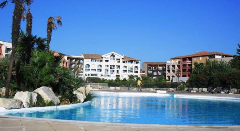 Apartment with terrace & pool in Cogolin