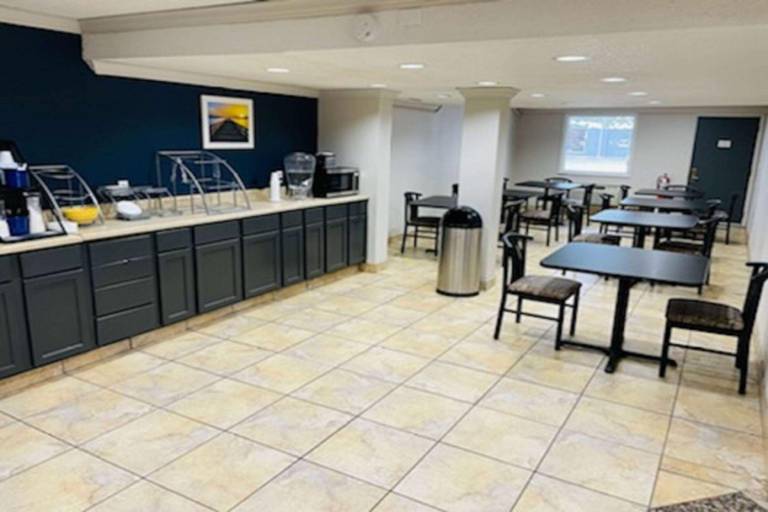 Days Inn & Suites by Wyndham Port Huron — photo 2