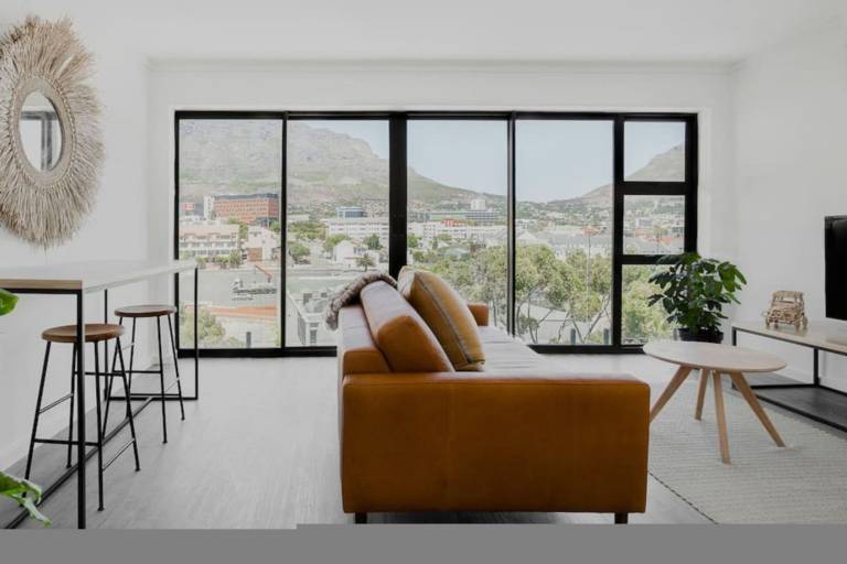 Designer 3 Peaks Apt Stunning Table Mountain Views