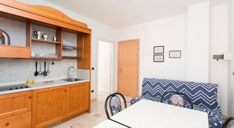 Serviced apartment with garden — photo 4