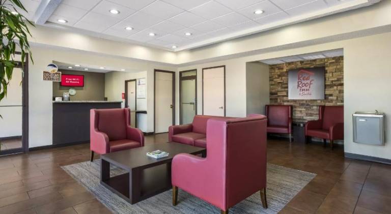 Red Roof Inn & Suites Statesboro - University — photo 5