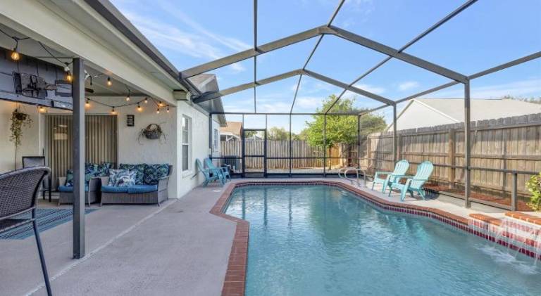 Stunning Heated Pool House for 10 in Brandon, FL — photo 2