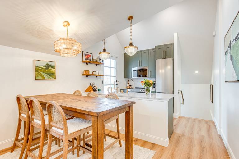 Luxe Designer Flat on Sloans Lake w Rooftop Deck
