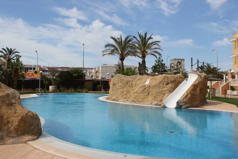 Child-friendly wonderful holiday apartment with patio, yard & pool | Next to the beach | Pet-friendly — photo 3