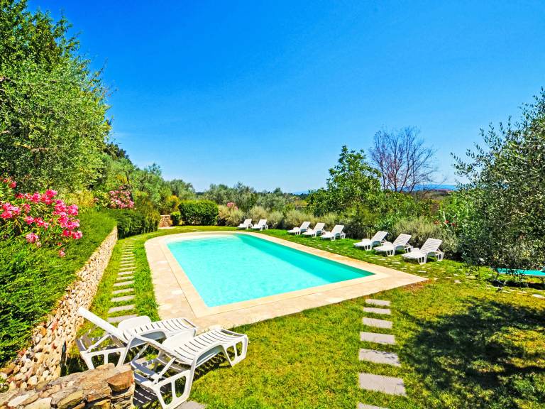 Fully equipped house with yard, terrace & private pool | Nature view | Dogs allowed — photo 2