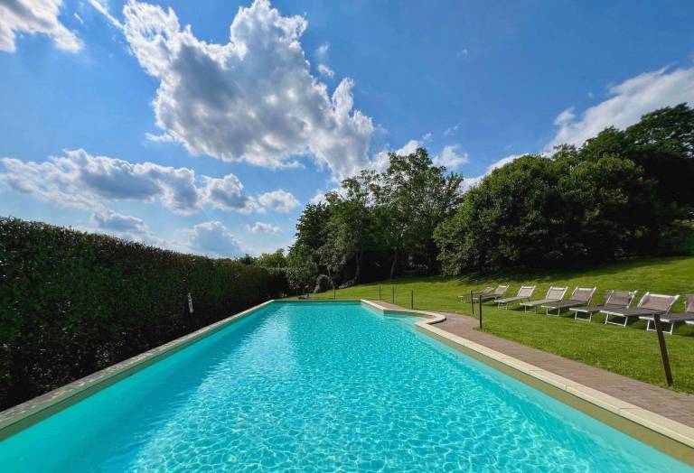 Serviced apartment with grill, garden & pool — photo 4