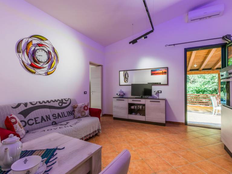 Rental apartment with pool, terrace & garden — photo 4