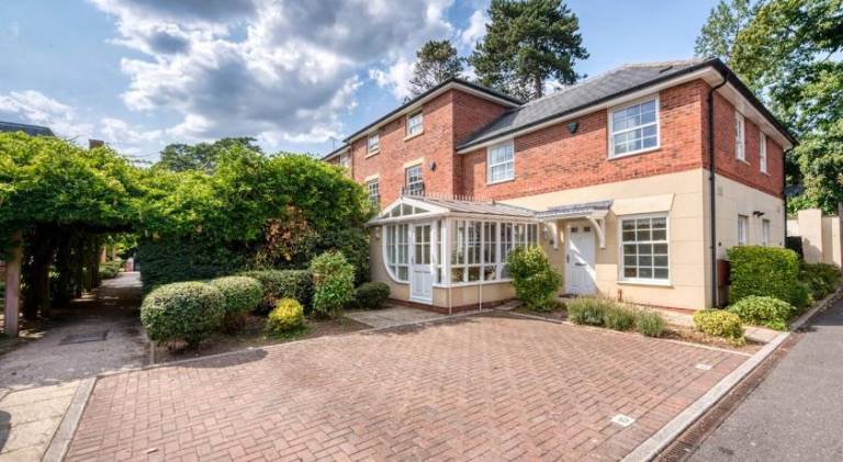 1000 m&sup2; Ferienhaus