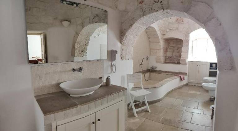 House with hot tub, yard & terrace | Pets allowed — photo 2