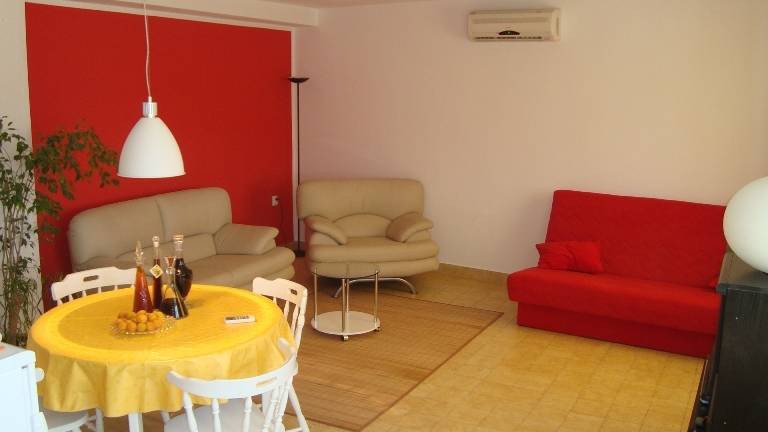 Holiday apartment with terrace & barbecue — photo 2