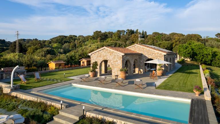 Villa with barbecue, garden & private pool | Garden view — photo 2