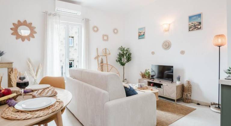 Fully equipped nice rental apartment | Next to Popes' Palace | Pet-friendly — photo 2