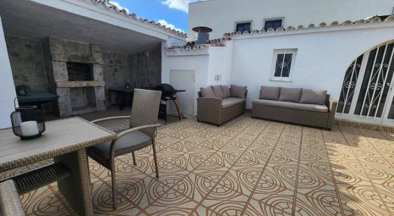 House with barbecue, private pool & terrace — photo 4